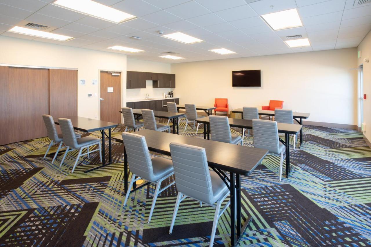 Holiday Inn Express & Suites - Goodland I-70 By Ihg Dış mekan fotoğraf